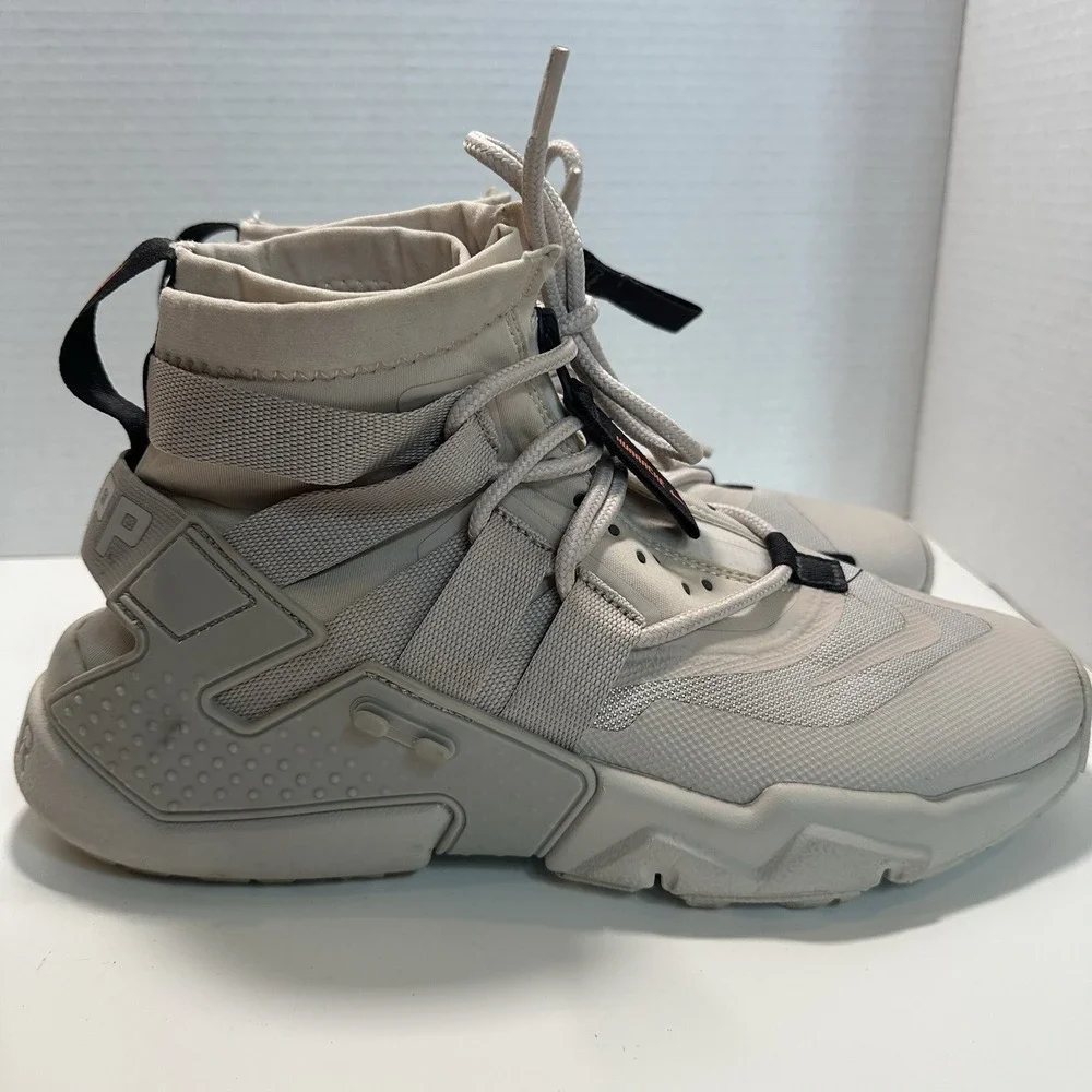NIKE‎ AIR HUARACHE GRIPP MEN AO1730-003 US MEN 9  DESERT SAND EUC